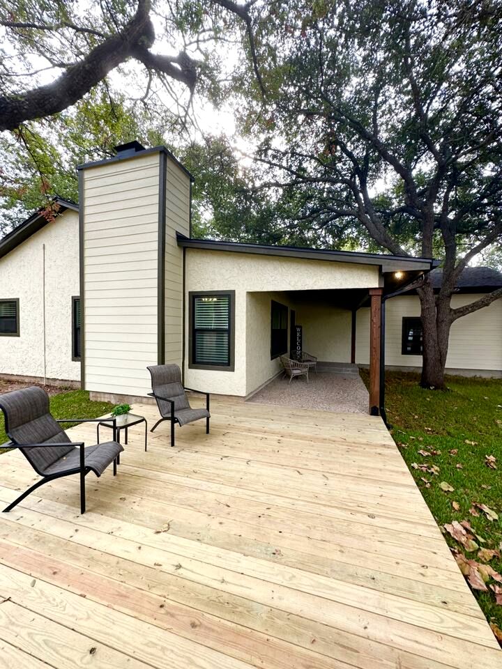 Gorgeous Family Cottage Ideal to Stargaze from the Deck in Texas