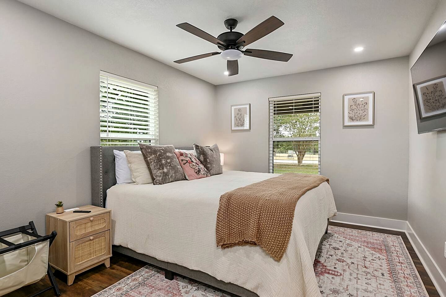 Gorgeous Family Cottage Ideal to Stargaze from the Deck in Texas