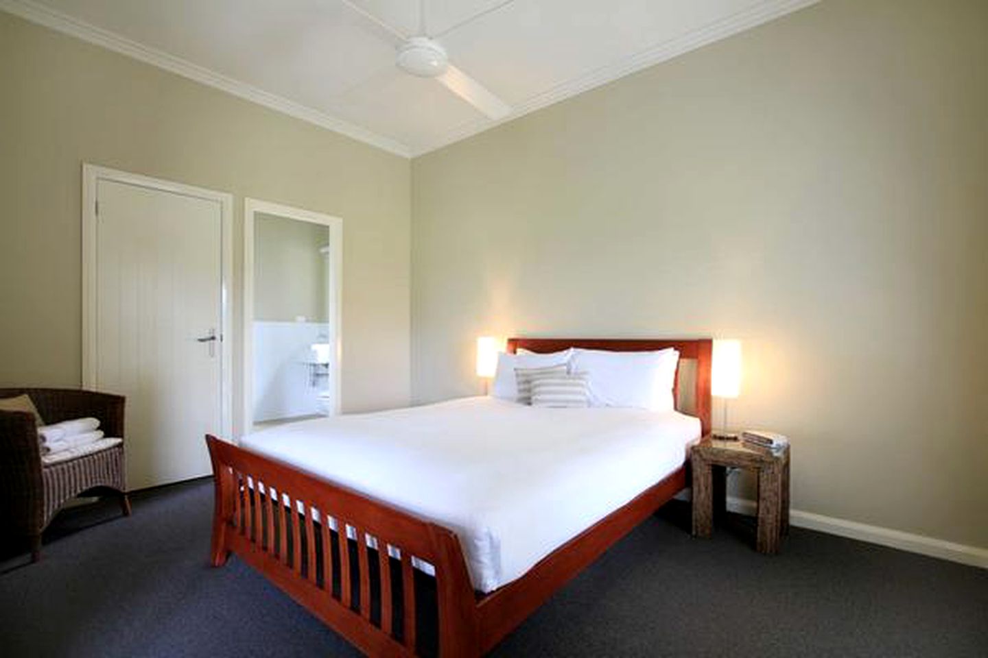 Gorgeous Country Cottage with Panoramic Views near Katoomba, New South Wales
