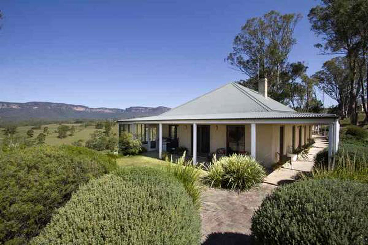 Idyllic Cottage Getaway in the Gorgeous Megalong Valley of New South Wales