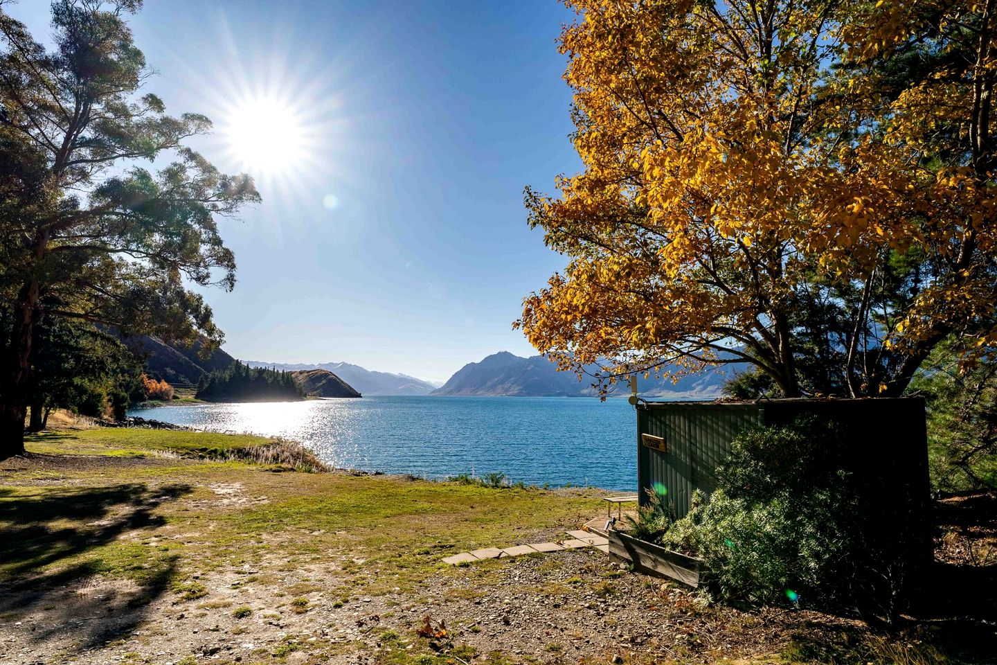 Lakefront Hawea Accommodation Ideal for Glamping in New Zealand