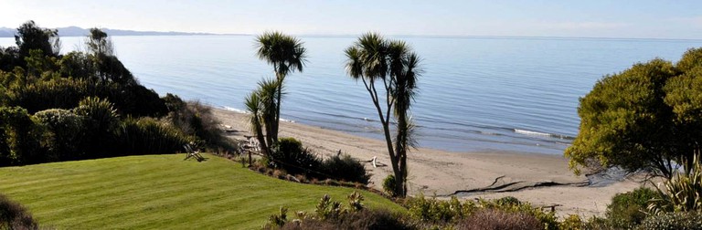 Elegant Beachfront Rental for Couples near Golden Bay, New Zealand | Cottages (Takaka, South Island, New Zealand)