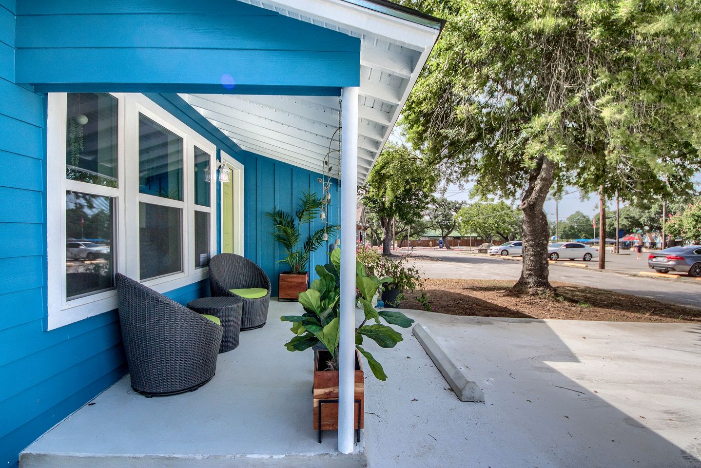 Beautiful Colorful Cabin Close to River in New Braunfels, Texas