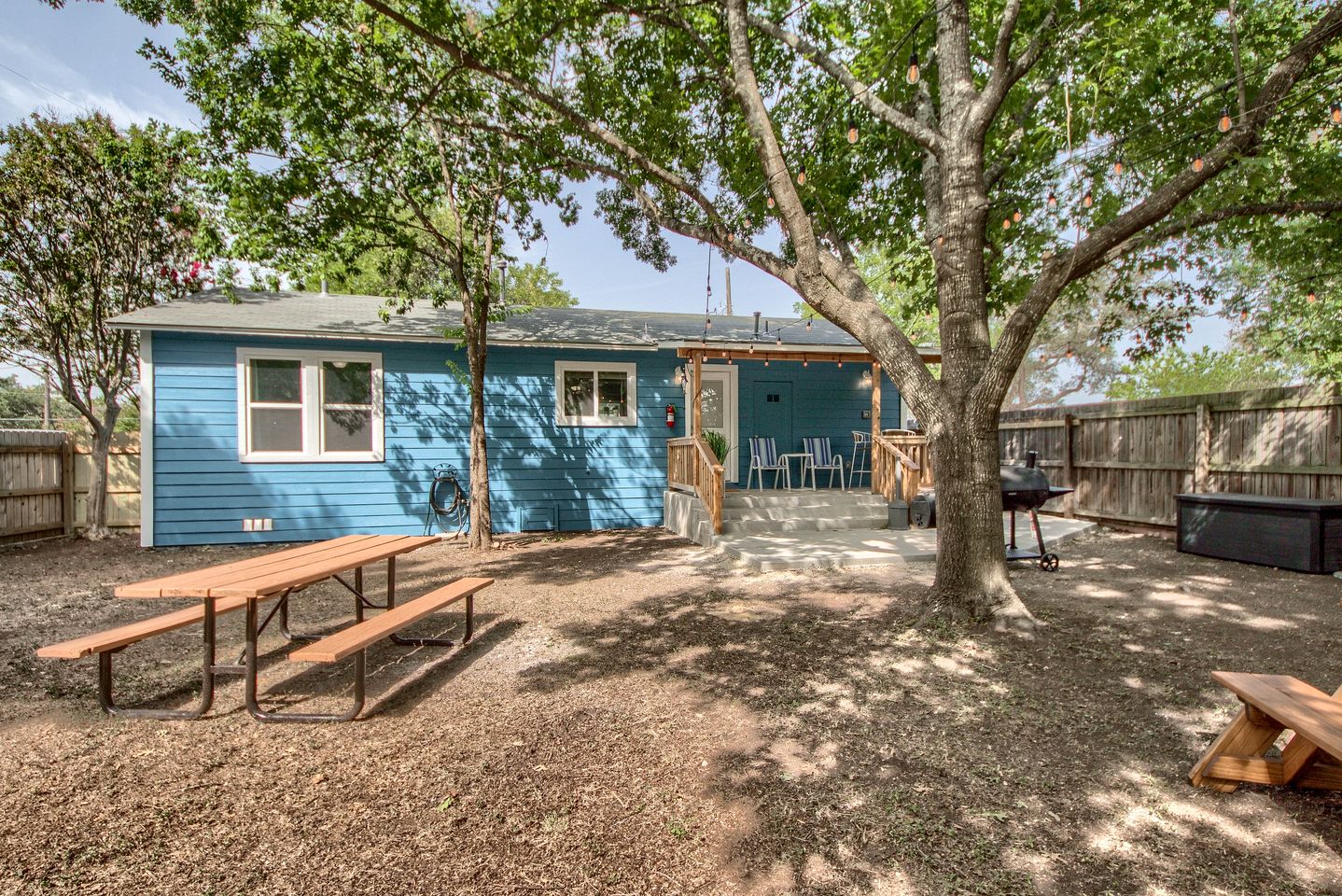 Beautiful Colorful Cabin Close to River in New Braunfels, Texas