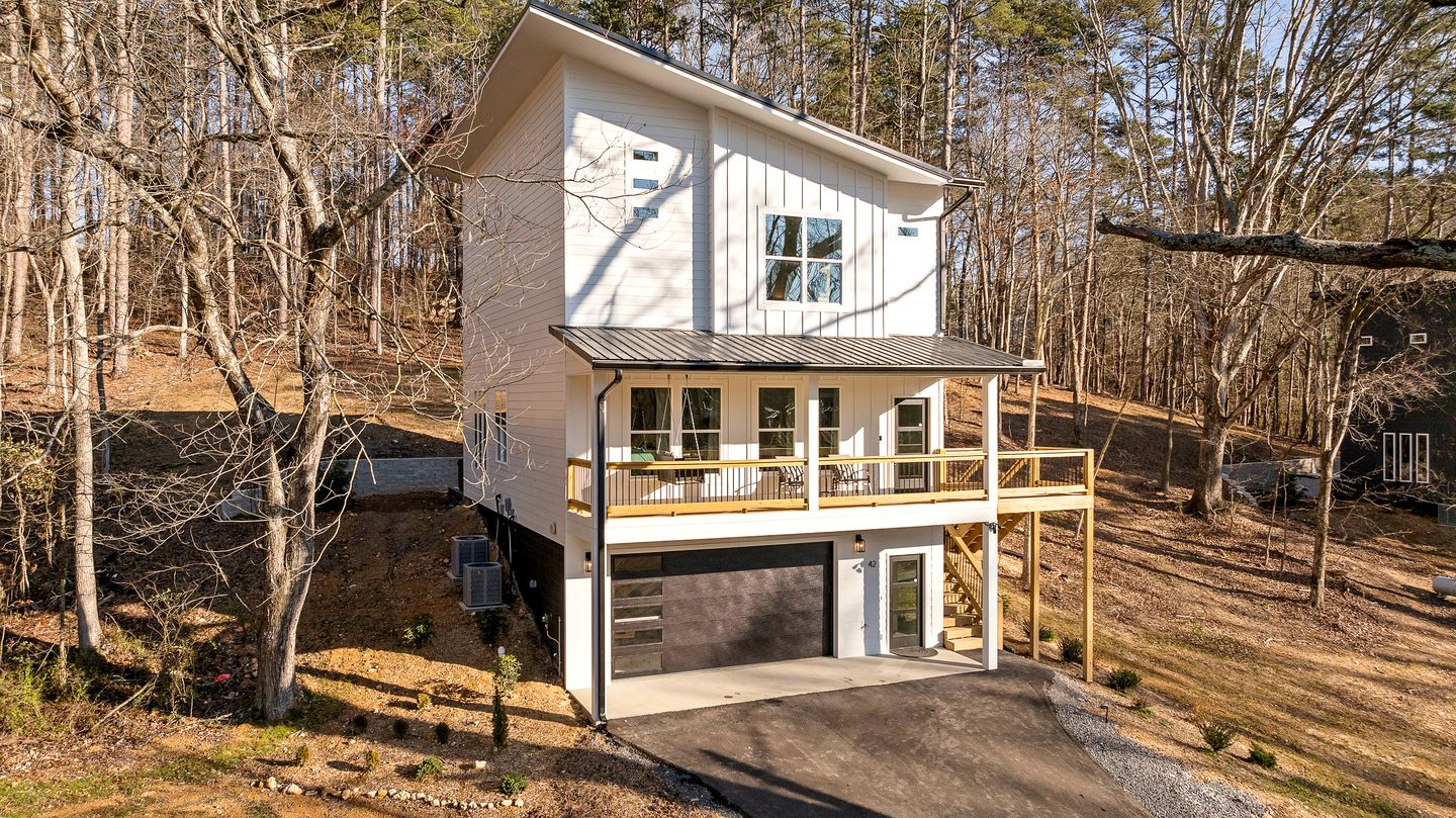 Gorgeous Cottage with Hot-tub in Chickamauga, Georgia