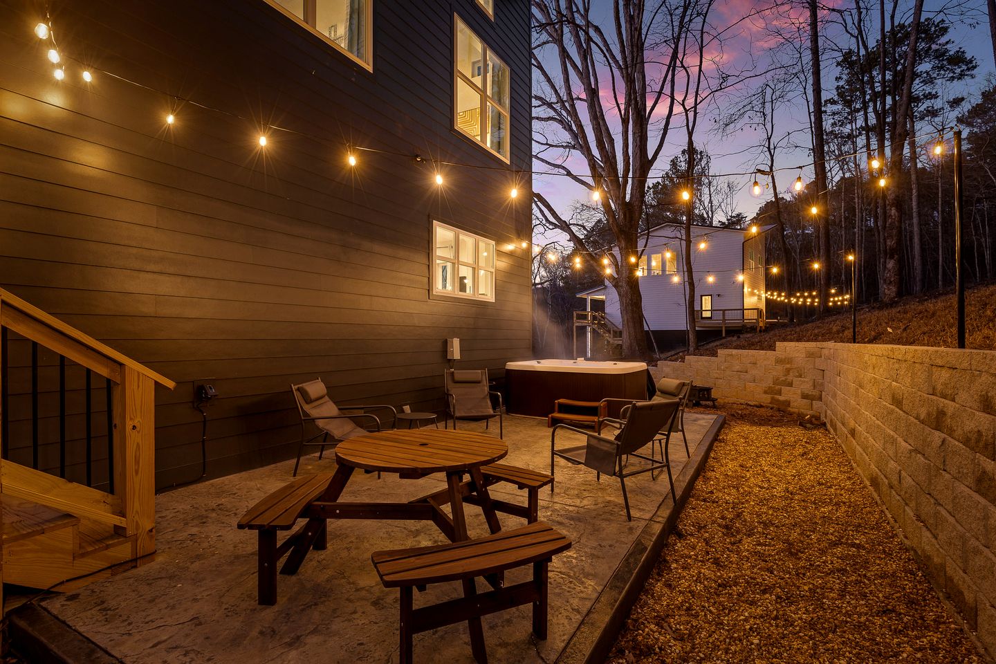 Gorgeous Cottage with Hot-tub in Chickamauga, Georgia