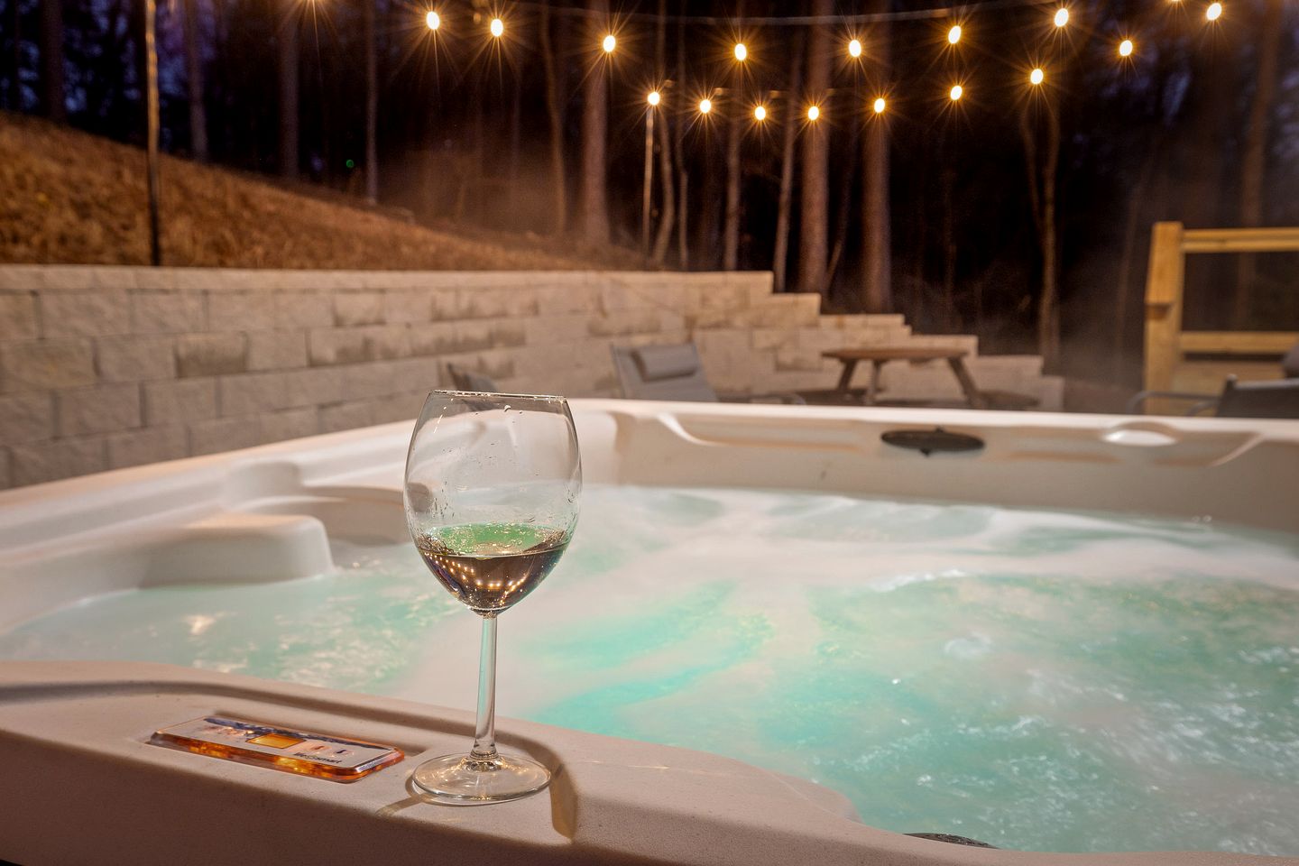 Gorgeous Cottage with Hot-tub in Chickamauga, Georgia