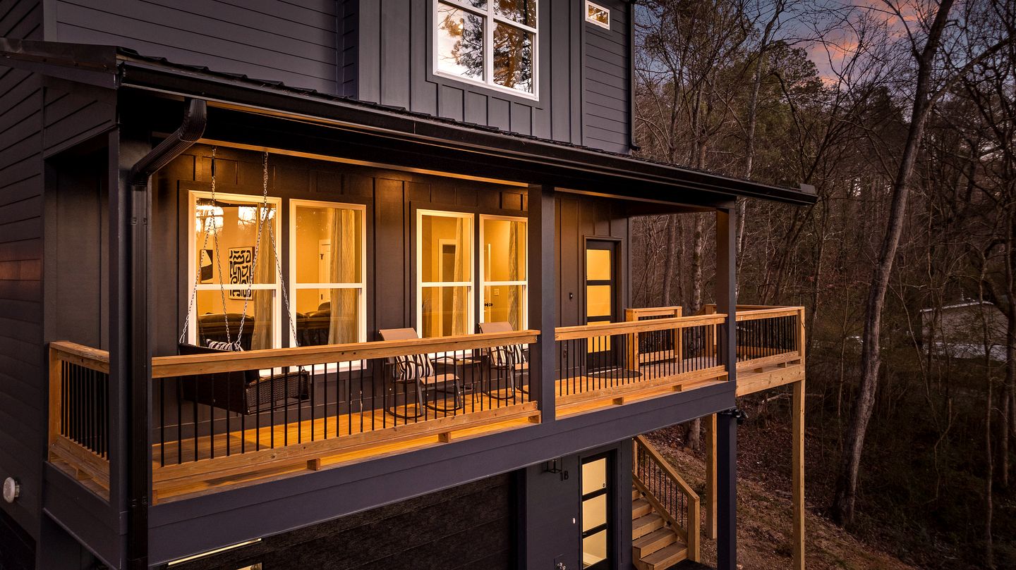 Gorgeous Cottage with Hot-tub in Chickamauga, Georgia