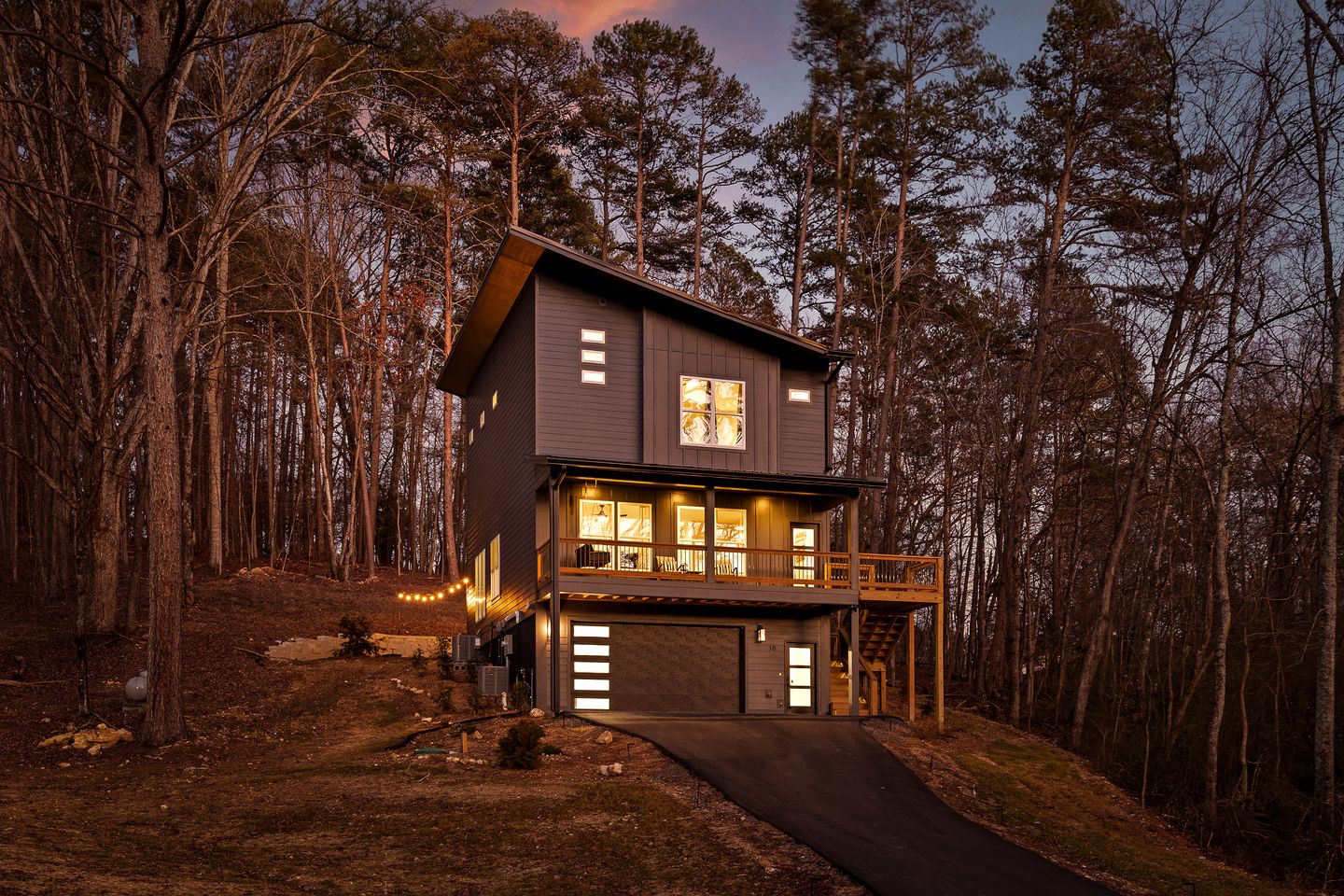 Gorgeous Cottage with Hot-tub in Chickamauga, Georgia