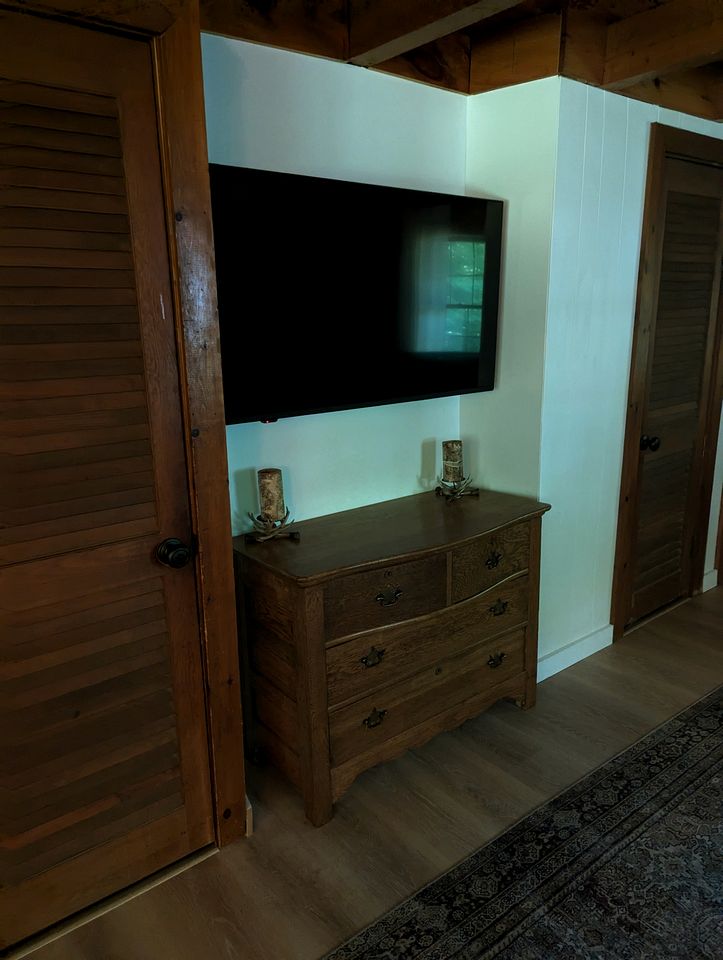 Fantastic Cabin with Gorgeous Sights and Hiking Trails Close in Webb, New York
