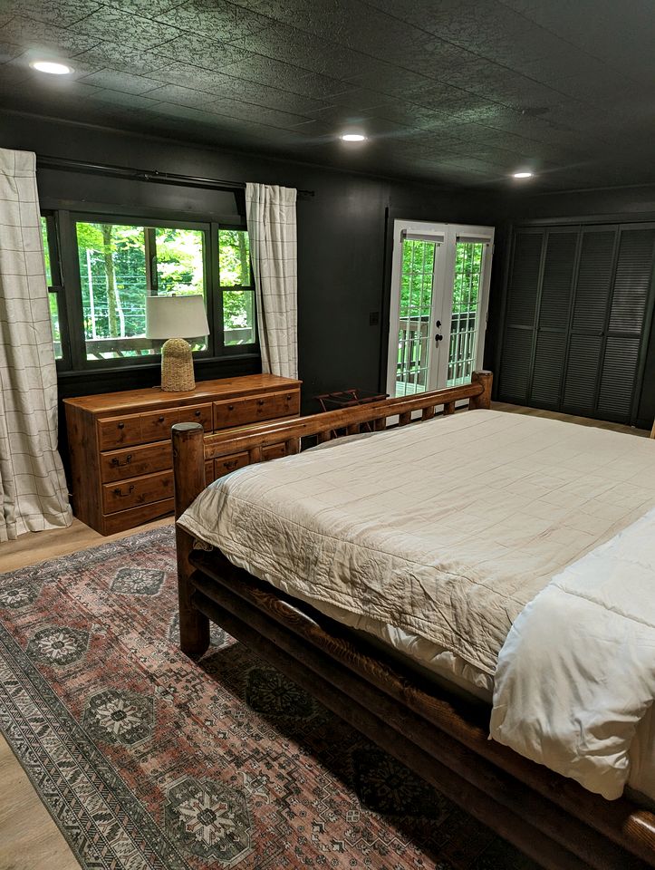 Fantastic Cabin with Gorgeous Sights and Hiking Trails Close in Webb, New York