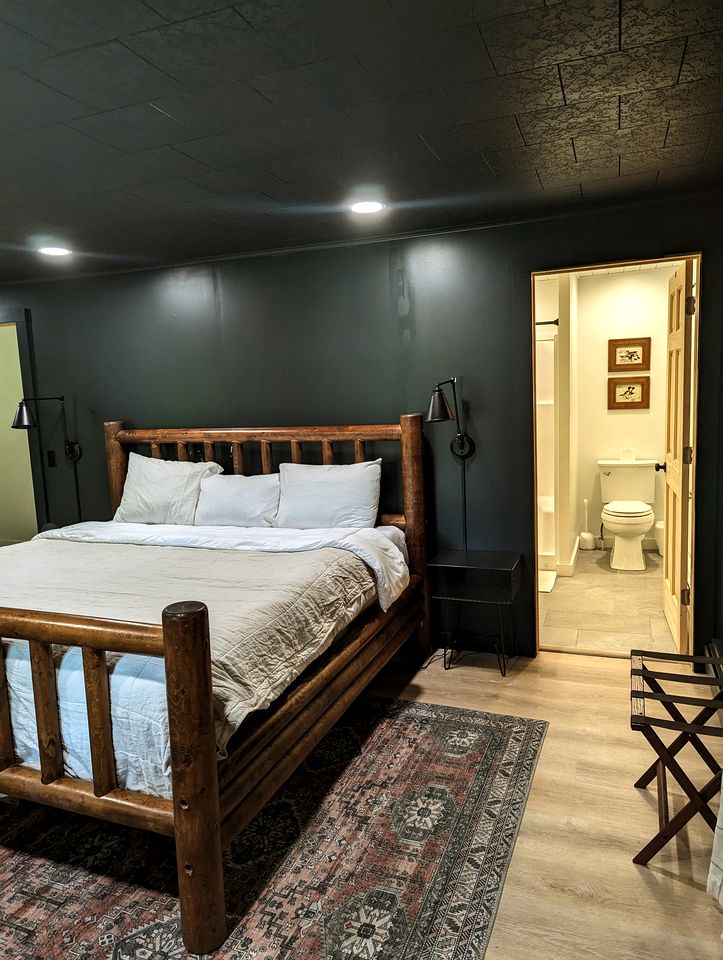 Fantastic Cabin with Gorgeous Sights and Hiking Trails Close in Webb, New York