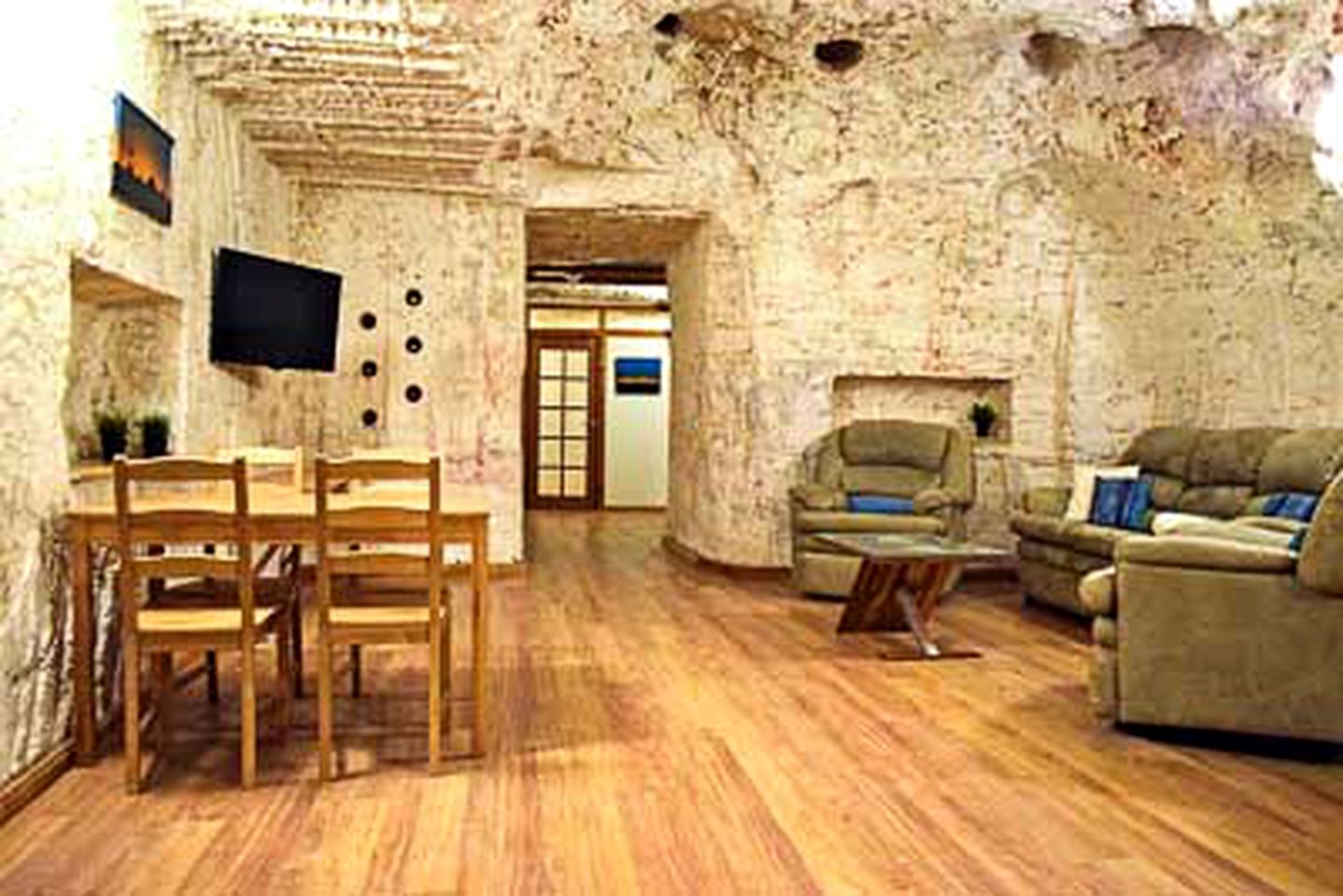 Unique Cave Rental in Coober Pedy, Australia