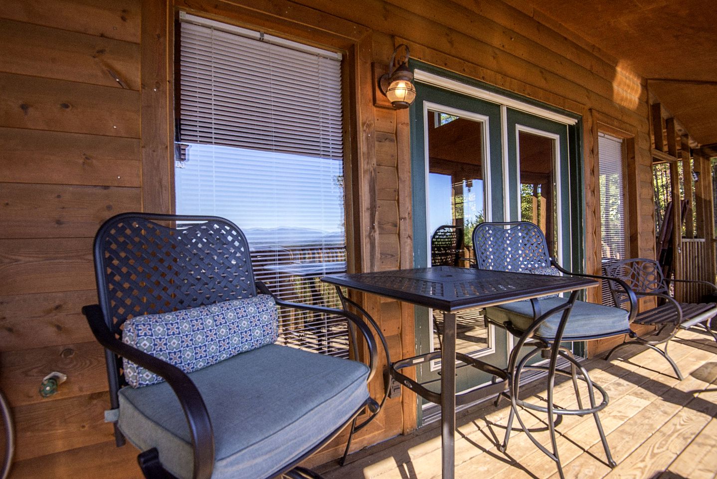 Mountain Views Group Cabin with Barbecue, Pool Table and Ping Pong Table in Sevierville, Tennessee