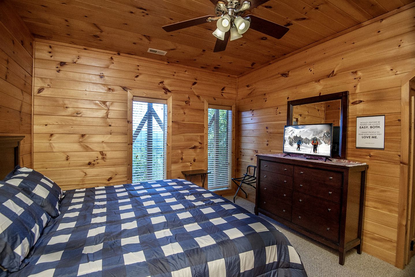 Mountain Views Group Cabin with Barbecue, Pool Table and Ping Pong Table in Sevierville, Tennessee