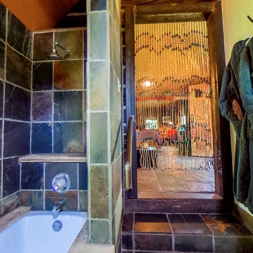 Cabins (Dolores, Colorado, United States)