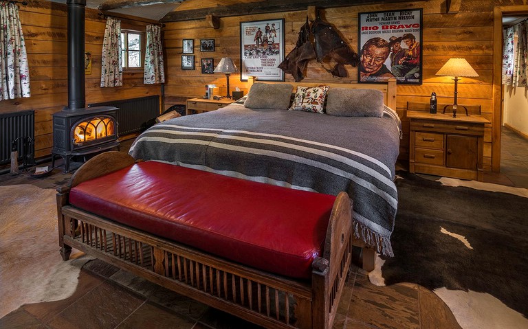 Cabins (Dolores, Colorado, United States)