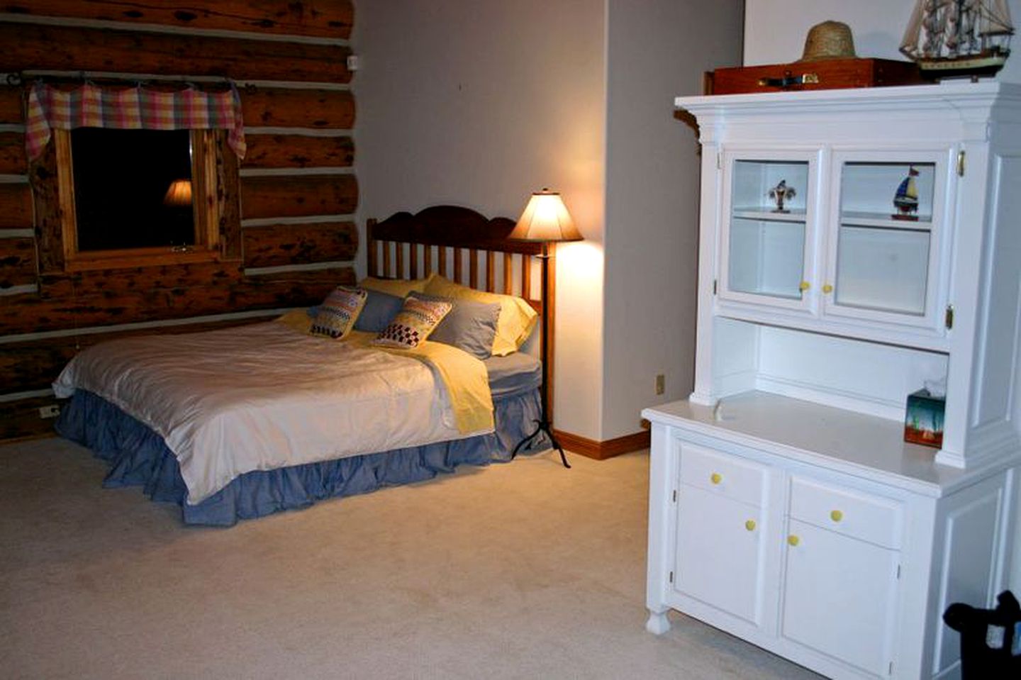 Woodland Log Cabin Rental with Picturesque Ponds near Downtown Durango, Colorado