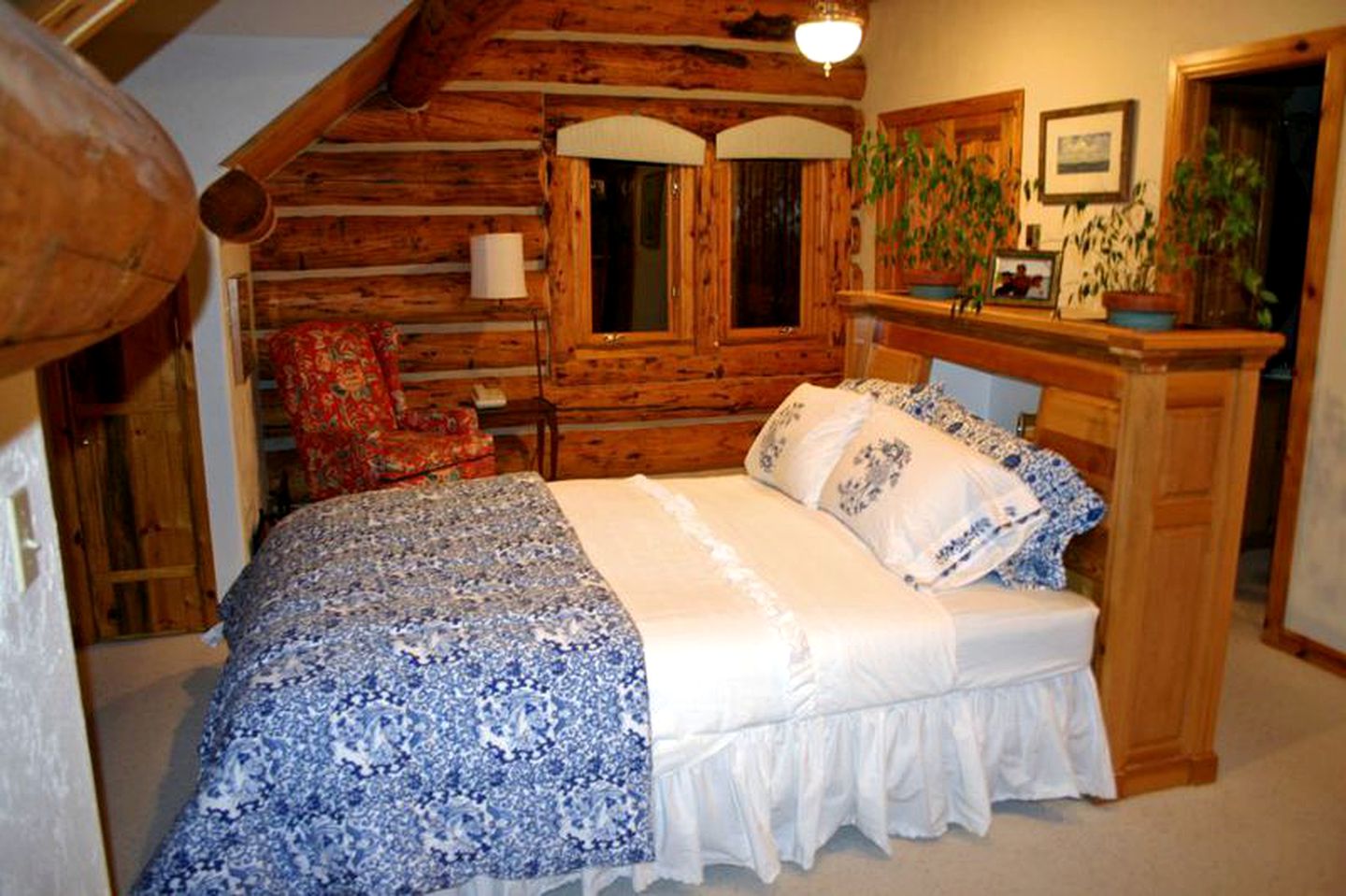 Woodland Log Cabin Rental with Picturesque Ponds near Downtown Durango, Colorado