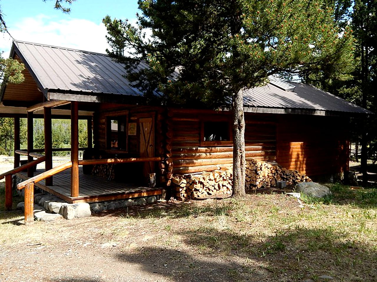 Cozy Cabin Rental on Chaunigan Lake in Nemaiah Valley, British Columbia