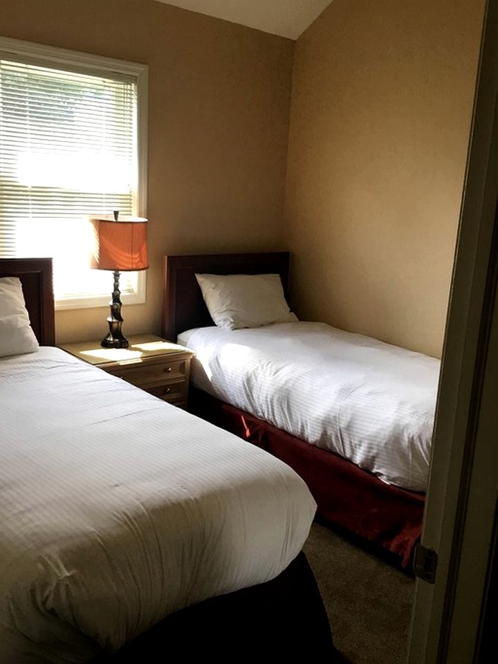 Lakefront Rental Amazing for Nature Lovers and Disconnect in NY