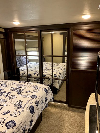 Caravans (Bay City, Texas, United States of America)