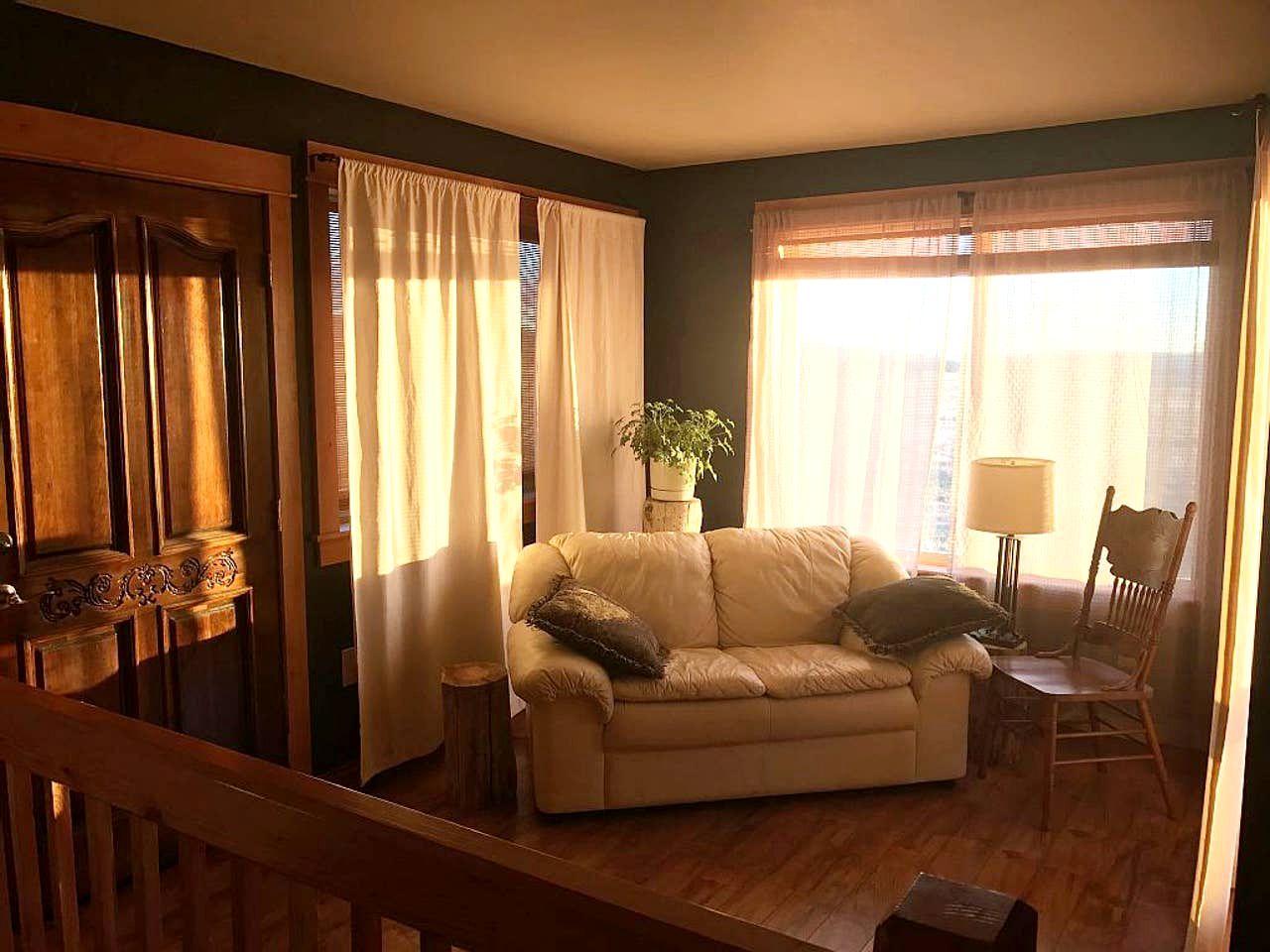 Cozy and Intimate Cabin Rental near Livingston for a Romantic Getaway in Montana