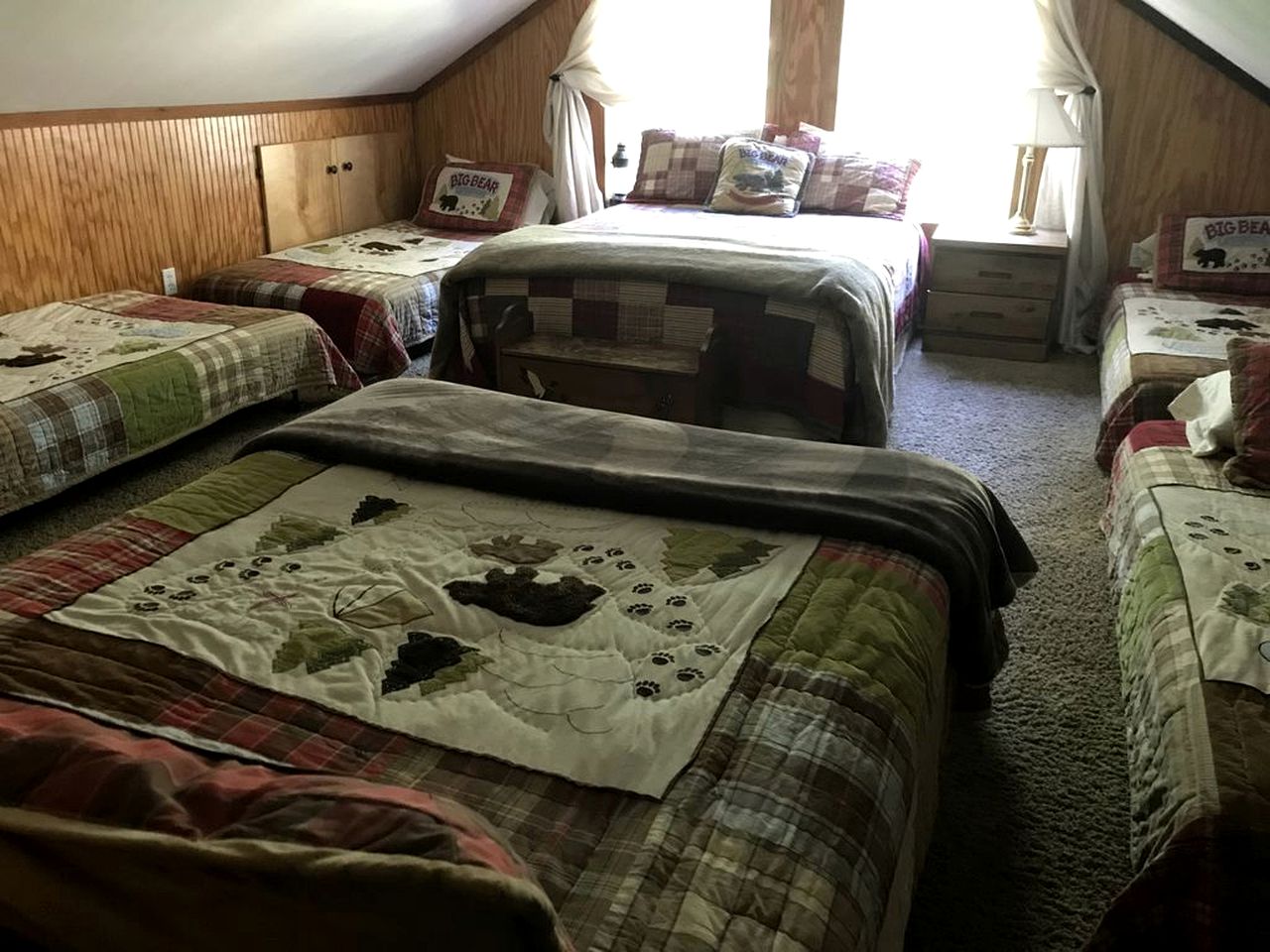 Rustic 18-Person Cabin Rental on Lake Sam Rayburn for Staycation near Houston