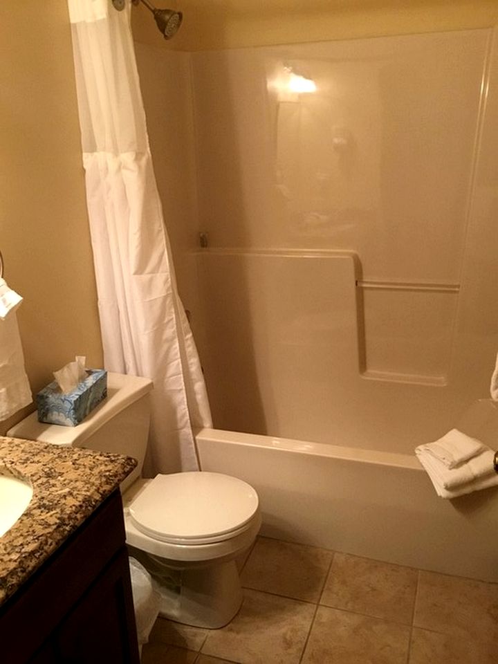 Cute Holiday Rental with Jacuzzi and Direct Lake Views in NY