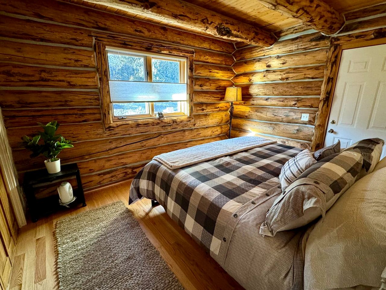 Gorgeous Log Cabin with Breathtaking Mountain Views for an Unforgettable Escape in Mountain Village, Colorado