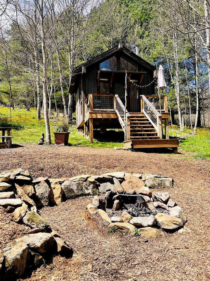 Off Grid Tiny Cabin Ideal for Couples in Burnsville, North Carolina