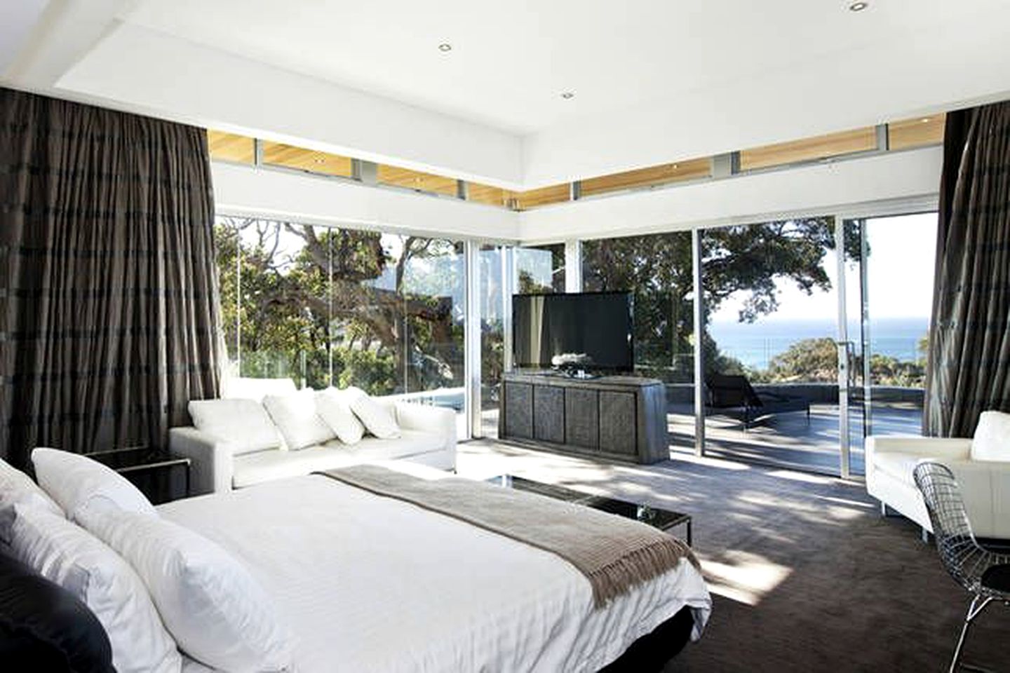 Luxurious and Spacious Eagle Bay Accommodation for Group or Family Holidays in Western Australia