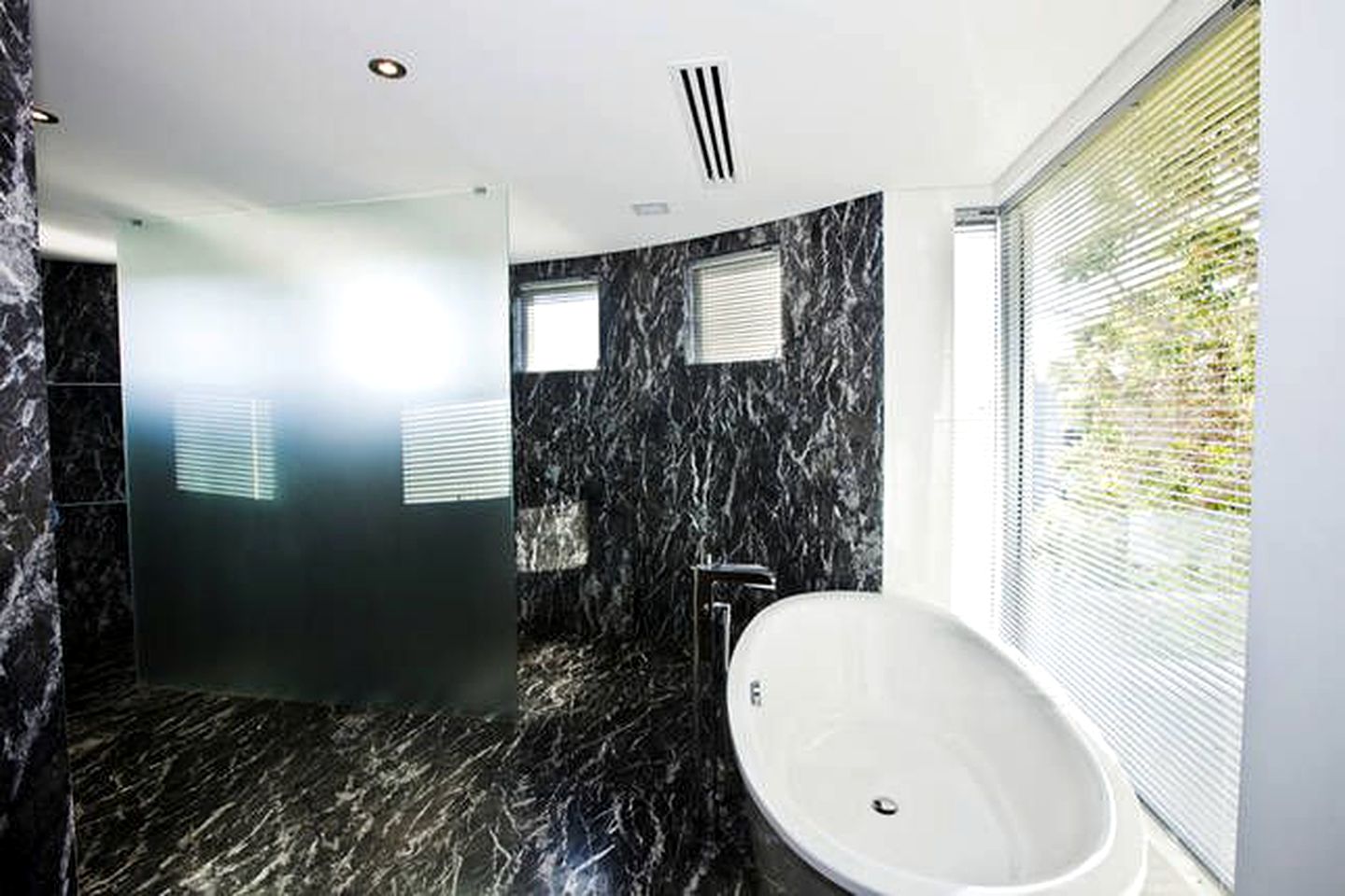 Luxurious and Spacious Eagle Bay Accommodation for Group or Family Holidays in Western Australia