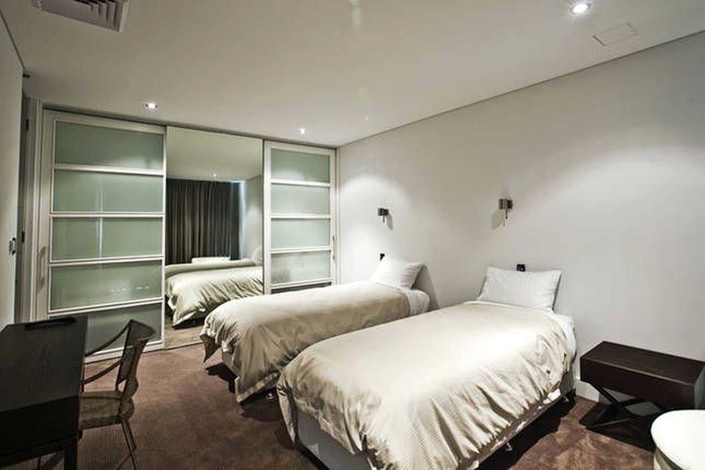 Luxurious and Spacious Eagle Bay Accommodation for Group or Family Holidays in Western Australia