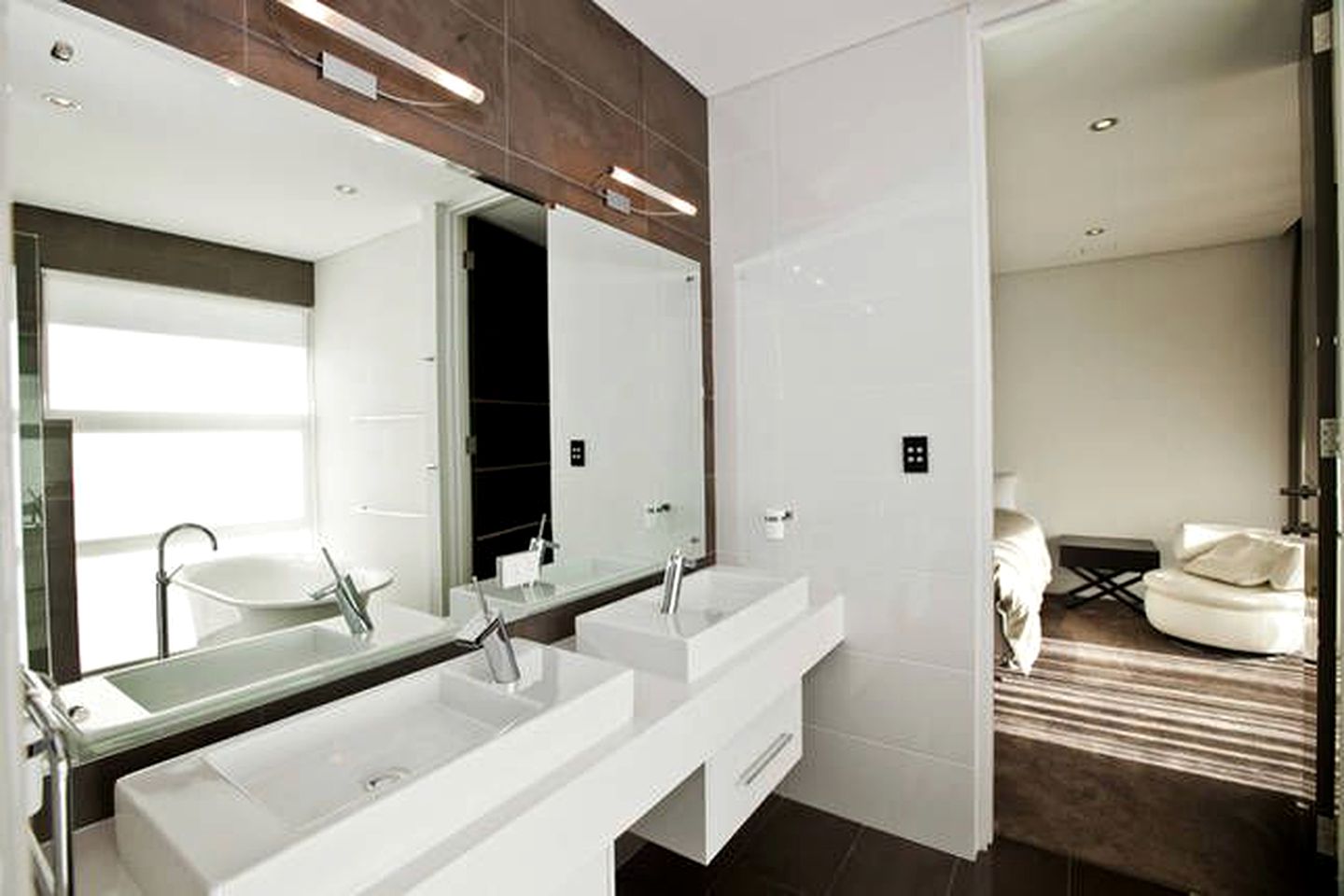 Luxurious and Spacious Eagle Bay Accommodation for Group or Family Holidays in Western Australia