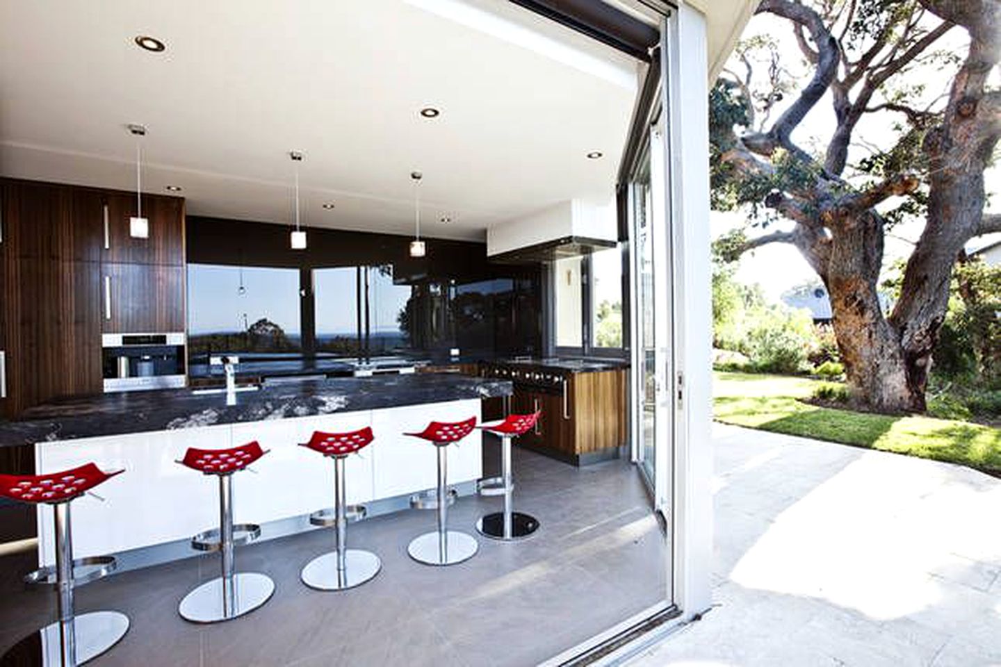 Luxurious and Spacious Eagle Bay Accommodation for Group or Family Holidays in Western Australia