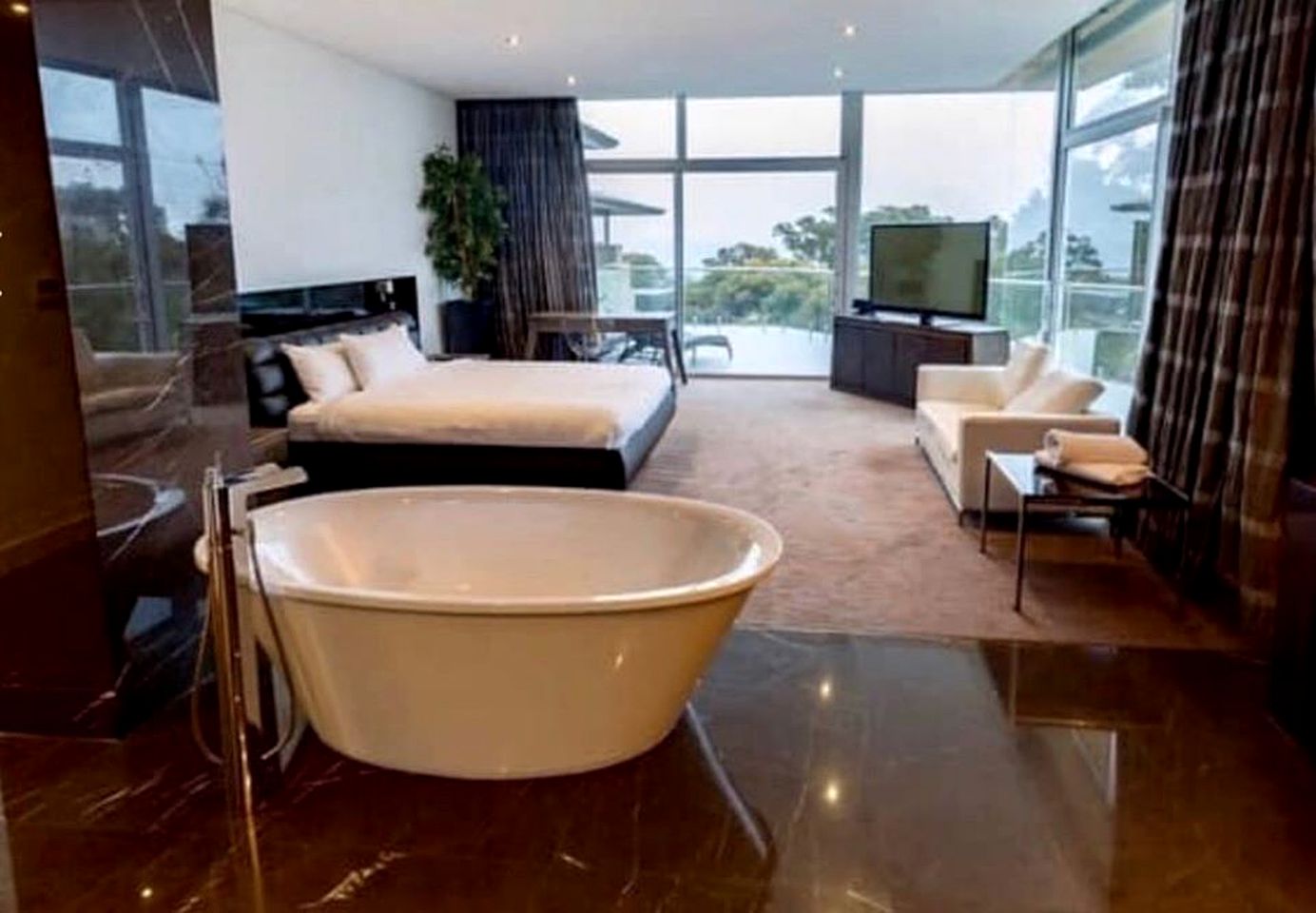 Luxurious and Spacious Eagle Bay Accommodation for Group or Family Holidays in Western Australia