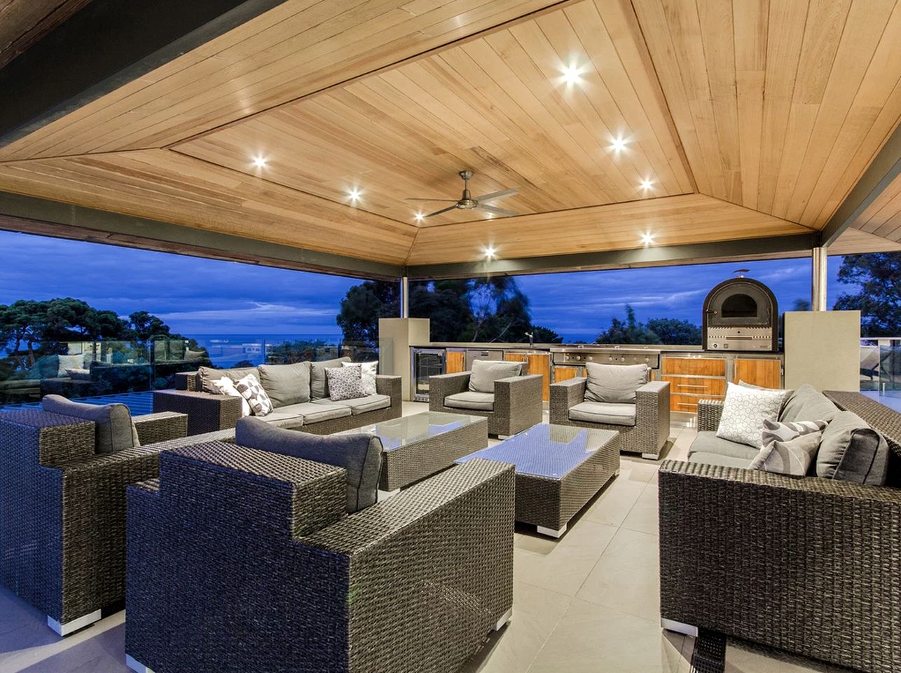 Luxurious and Spacious Eagle Bay Accommodation for Group or Family Holidays in Western Australia