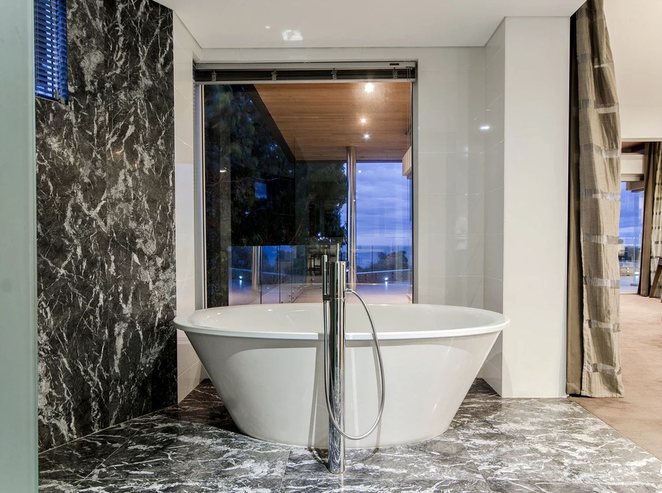 Luxurious and Spacious Eagle Bay Accommodation for Group or Family Holidays in Western Australia