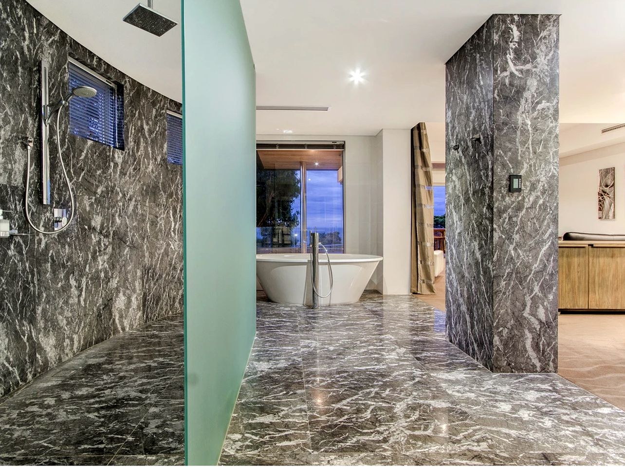 Luxurious and Spacious Eagle Bay Accommodation for Group or Family Holidays in Western Australia