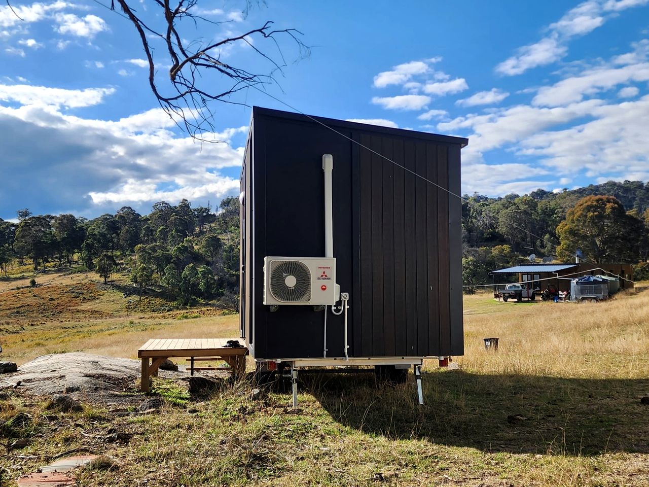Farm Tiny House Stay Well Equipped in Deepwater, Queensland