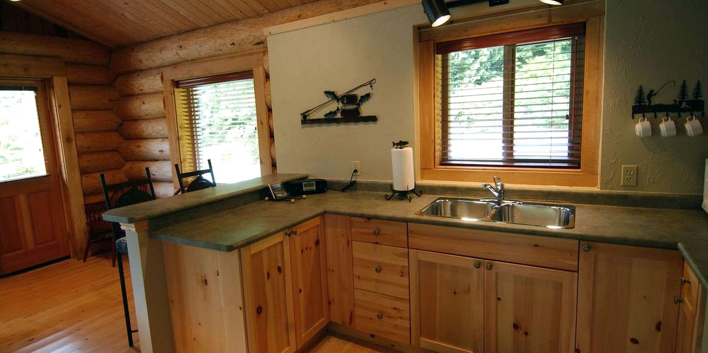 Cozy Cottage Rental at a Private Resort on Vancouver Island in British Columbia