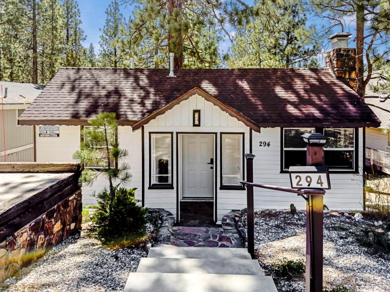Relaxing Mountain Escape with Cozy Interiors & Nature Views in Big Bear Lakes, California