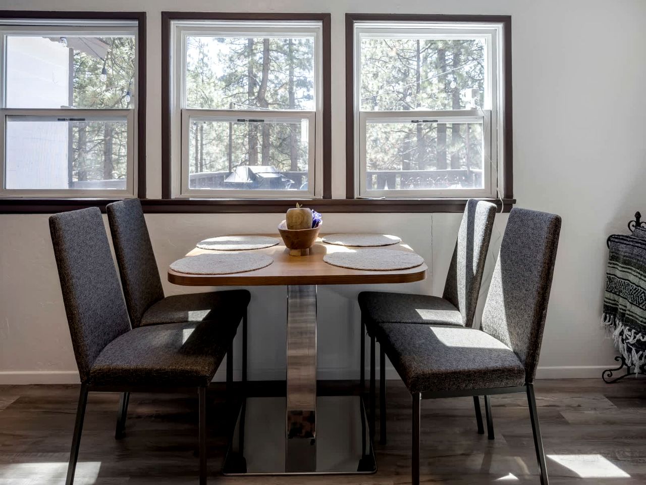 Relaxing Mountain Escape with Cozy Interiors & Nature Views in Big Bear Lakes, California