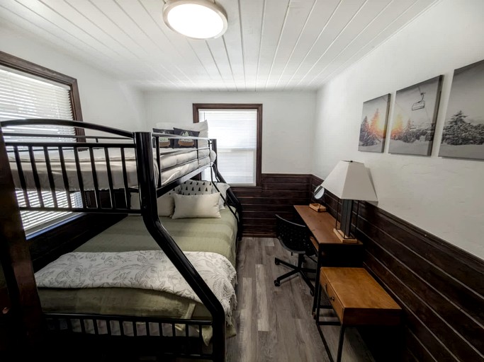 Cabins (United States of America, Big Bear Lake, California)