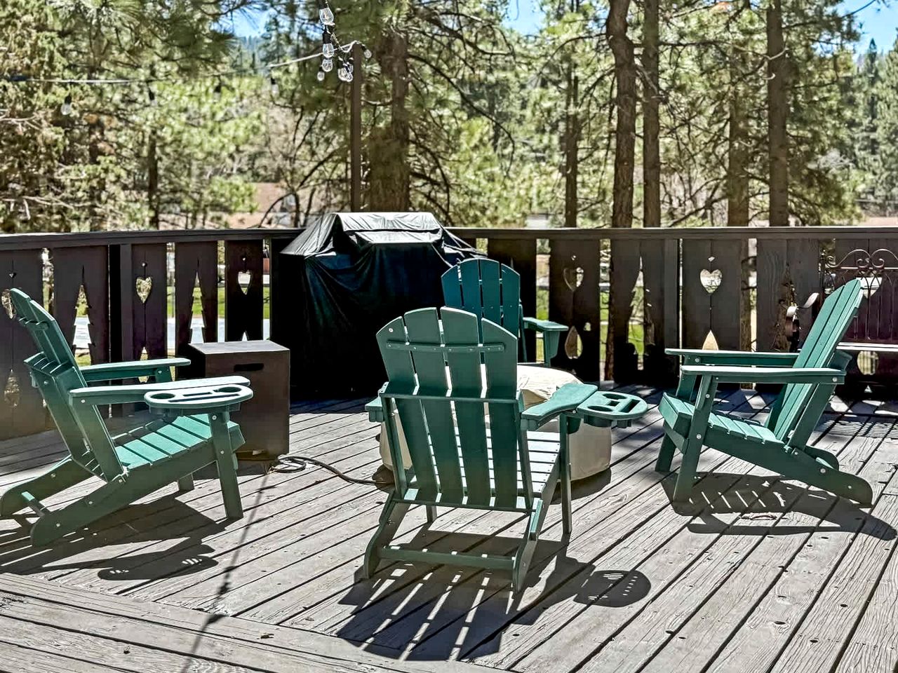 Relaxing Mountain Escape with Cozy Interiors & Nature Views in Big Bear Lakes, California
