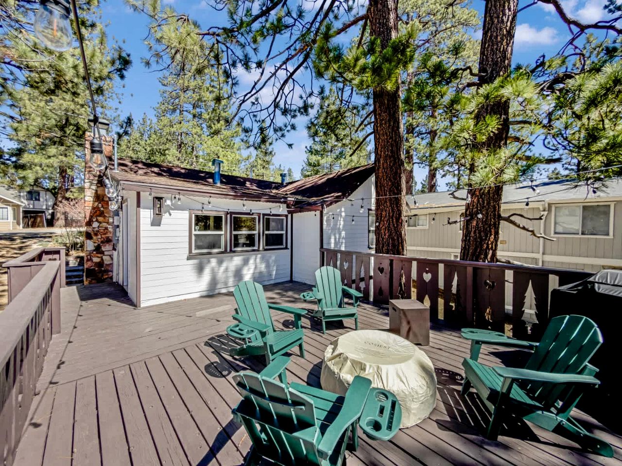 Relaxing Mountain Escape with Cozy Interiors & Nature Views in Big Bear Lakes, California