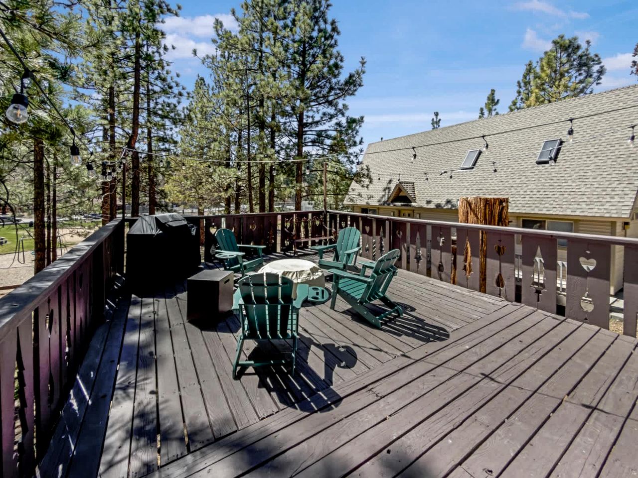 Relaxing Mountain Escape with Cozy Interiors & Nature Views in Big Bear Lakes, California