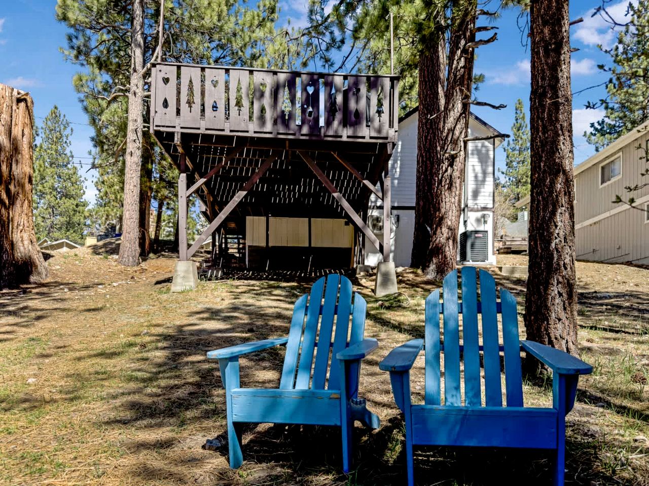 Relaxing Mountain Escape with Cozy Interiors & Nature Views in Big Bear Lakes, California