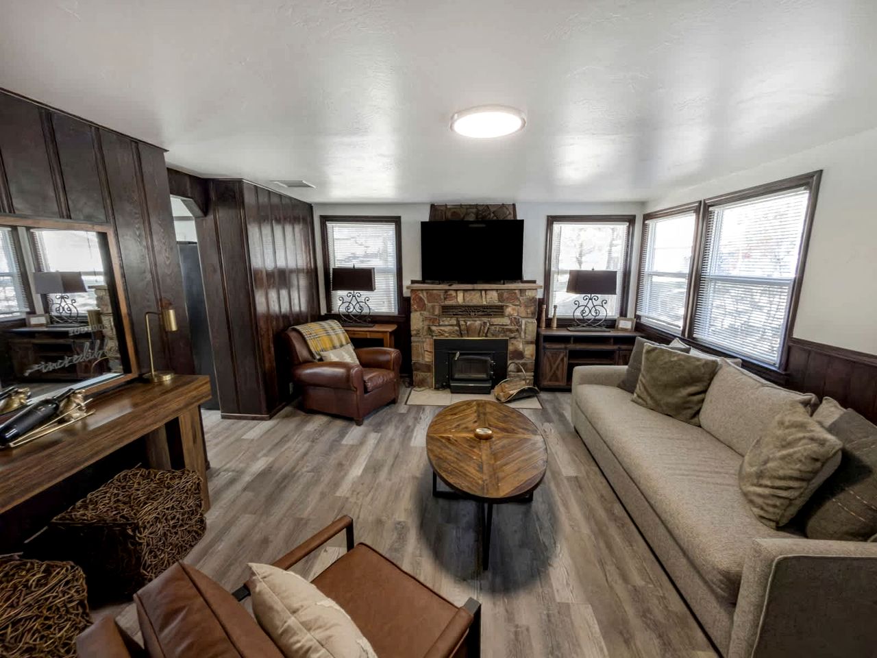 Relaxing Mountain Escape with Cozy Interiors & Nature Views in Big Bear Lakes, California